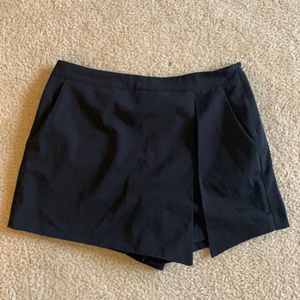 Black skort
